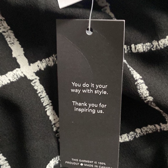 NWT. Sympli top - Picture 6 of 10